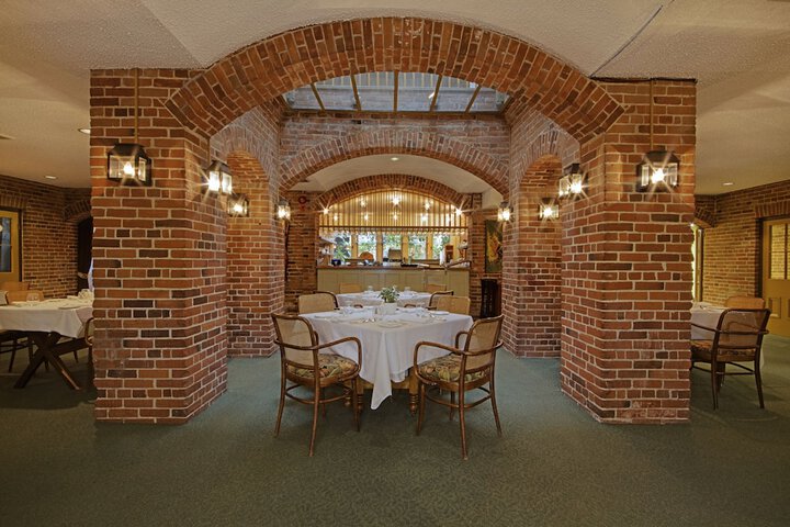 Dining 39 of 62