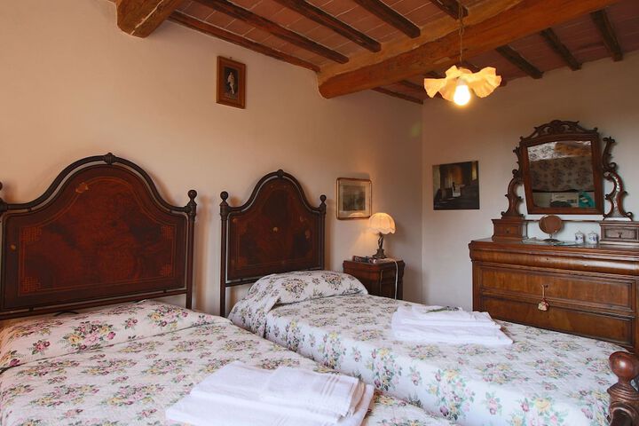 Room 6 of 37