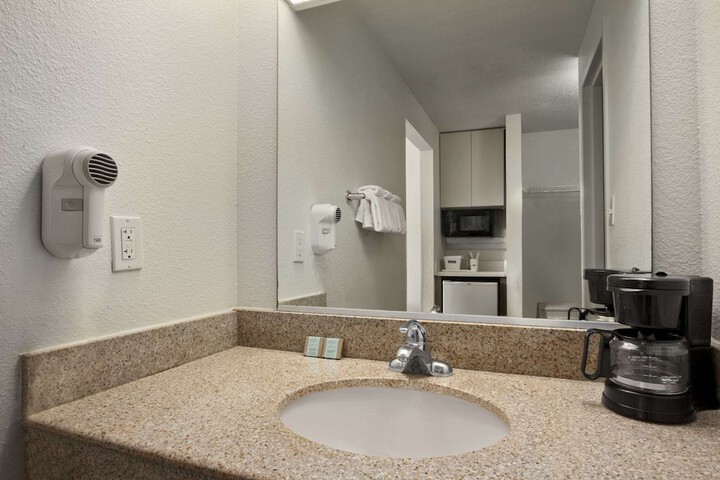 Room 16 of 31