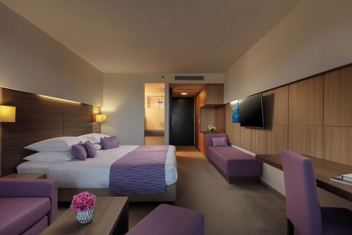Room 15 of 89