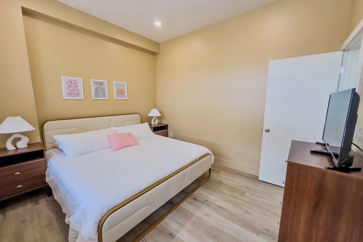 Room 3 of 53