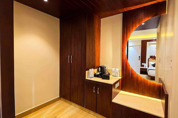 Room 19 of 48