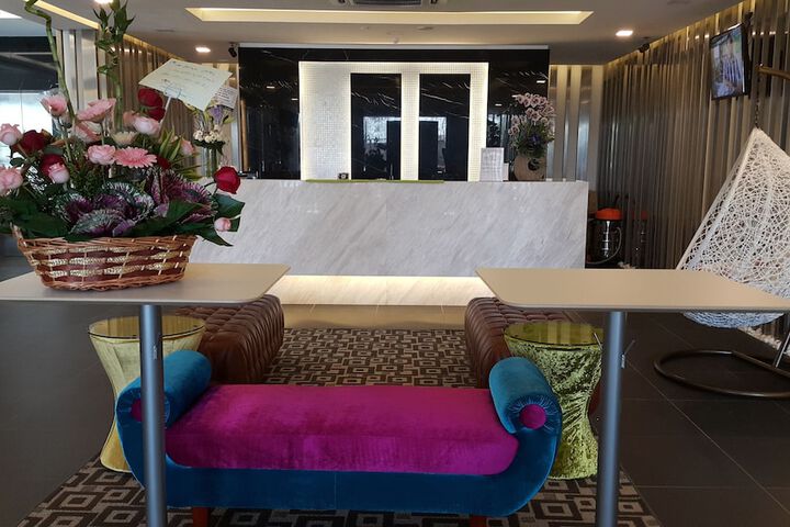 Entrance & Lobby