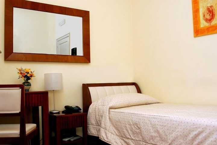 Room 5 of 33