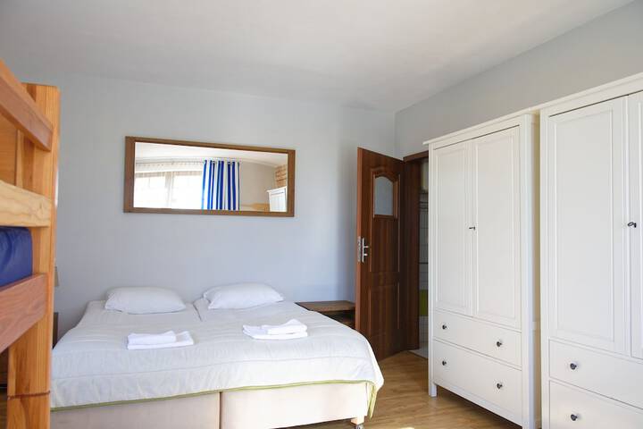 Room 9 of 210