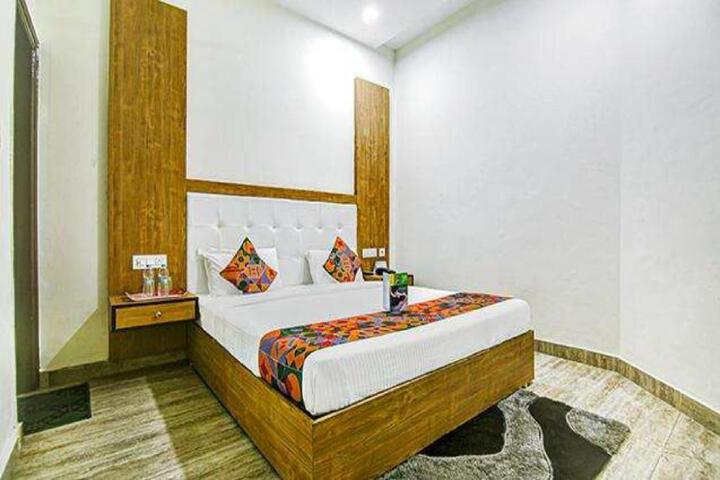 OYO 83335 Hotel Lazeeno