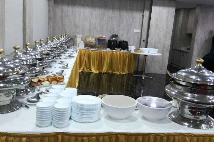 Dining 4 of 19