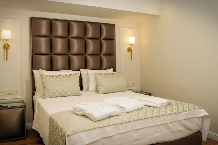 Room 7 of 35