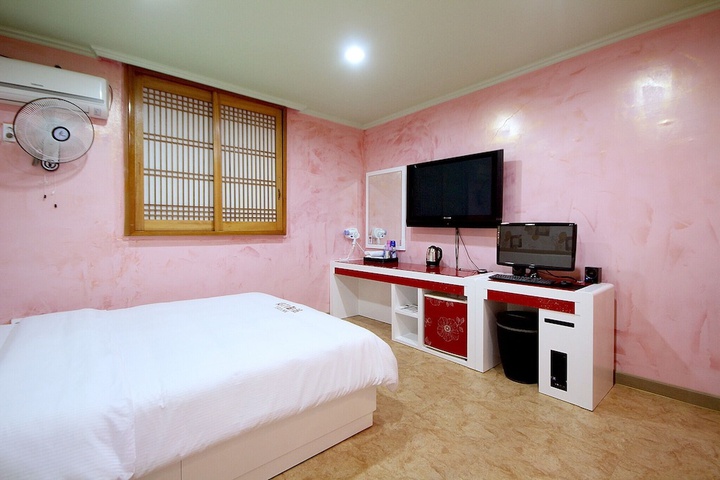 Room 2 of 16
