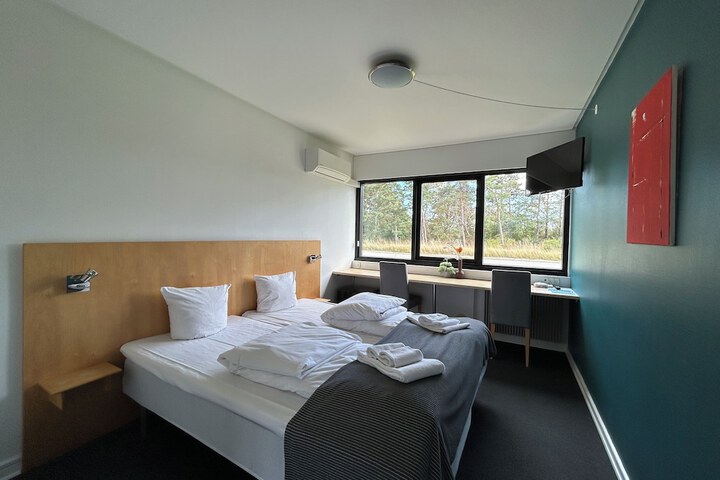 Room 13 of 36
