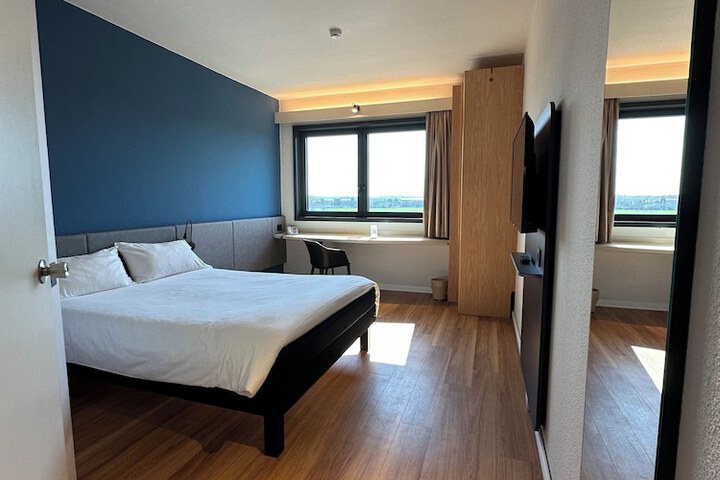 Room 53 of 85