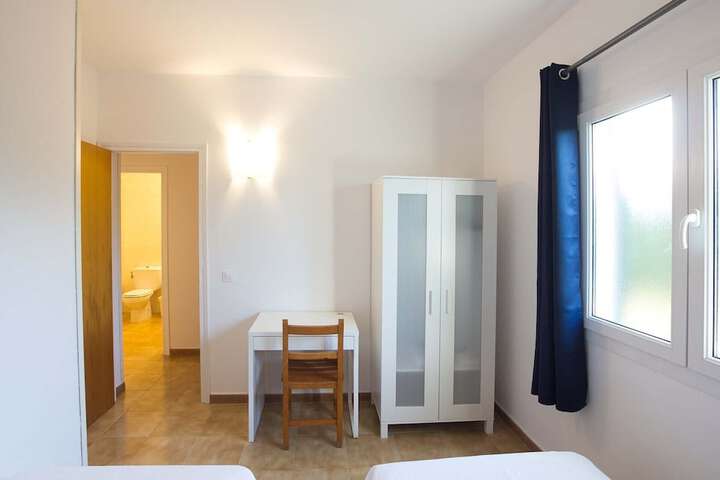 Room 8 of 32