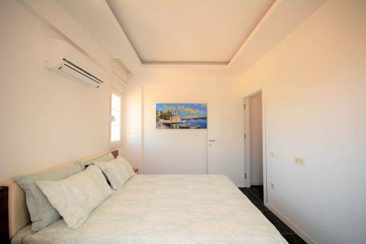 Room 9 of 99