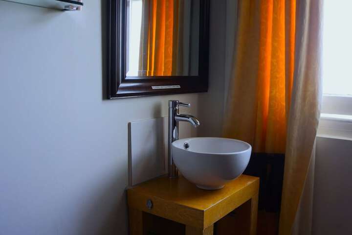 Room 152 of 162
