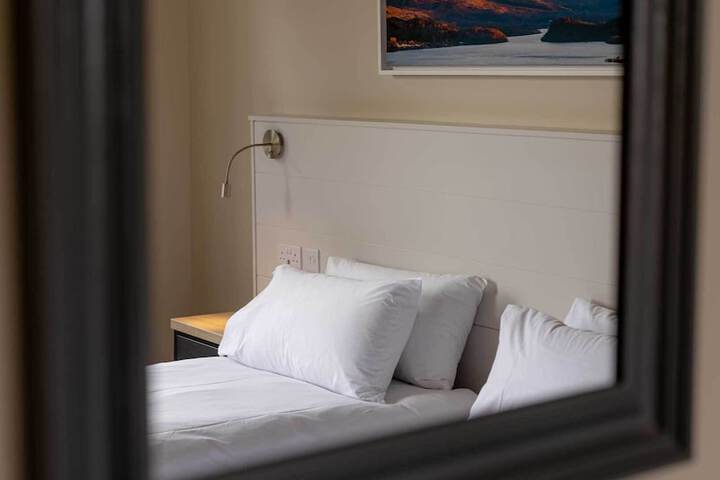 Room 28 of 79