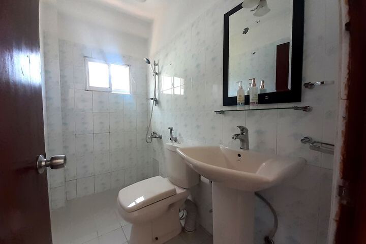 Room 12 of 16