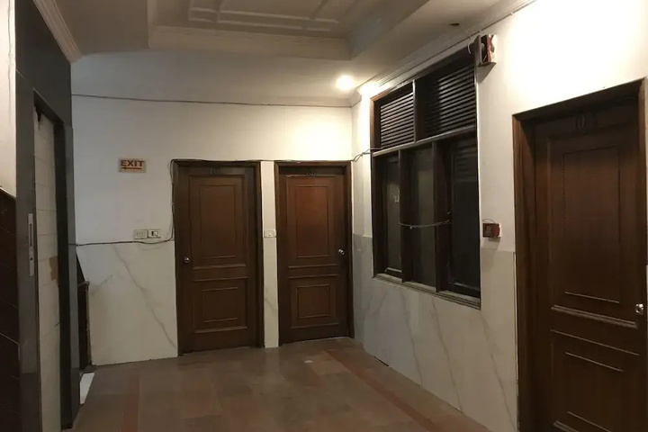 Room 11 of 16