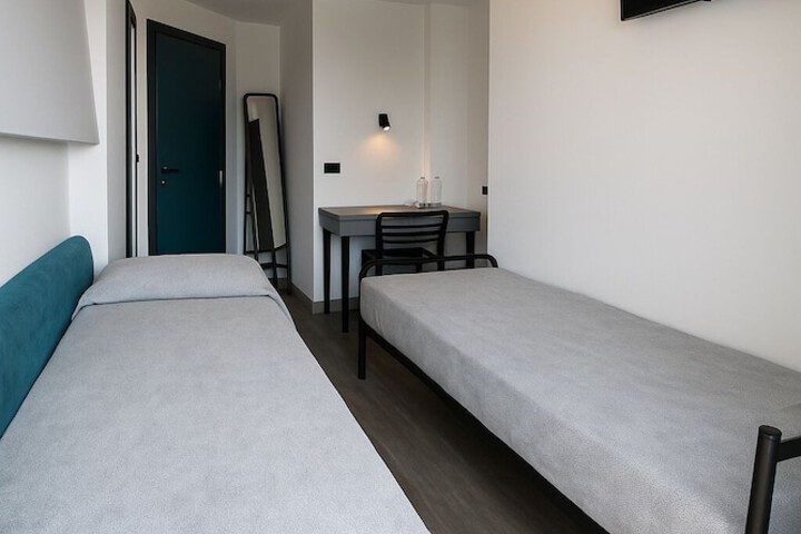 Room 9 of 39