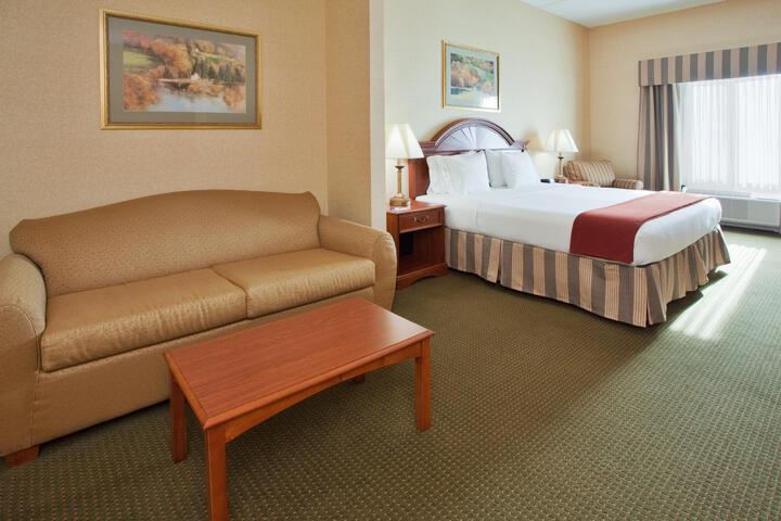 1 King Bed Suite (8 of 9)