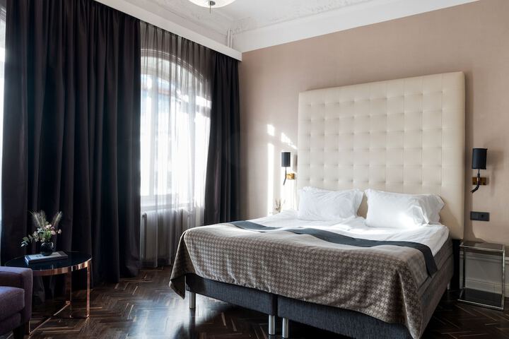 Room 33 of 65