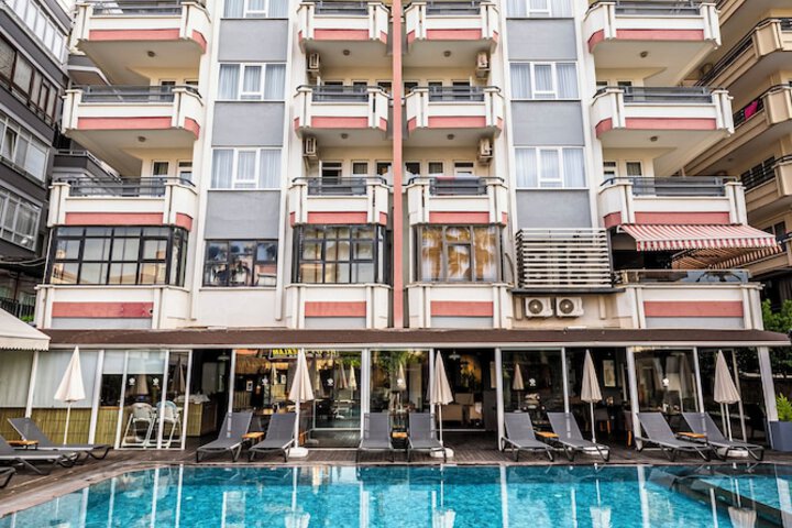 Hotel 80 of 83