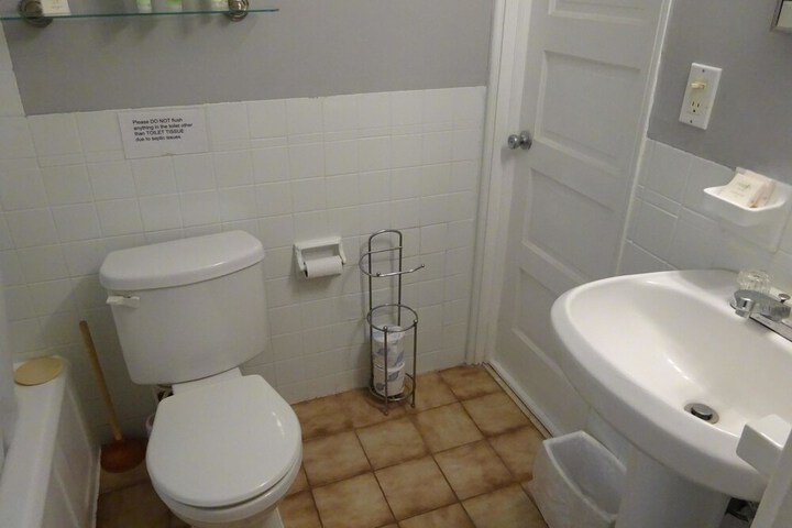 Room 64 of 141