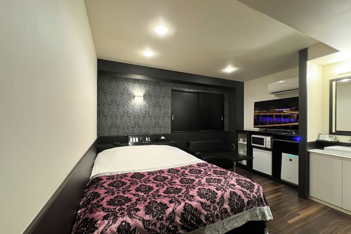 Room 9 of 32