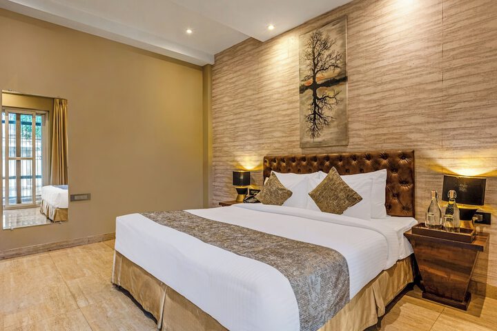 Room 15 of 102