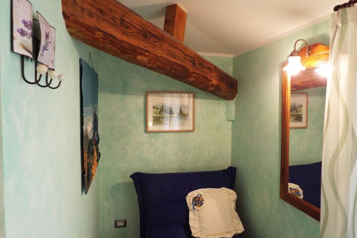 Room 9 of 28