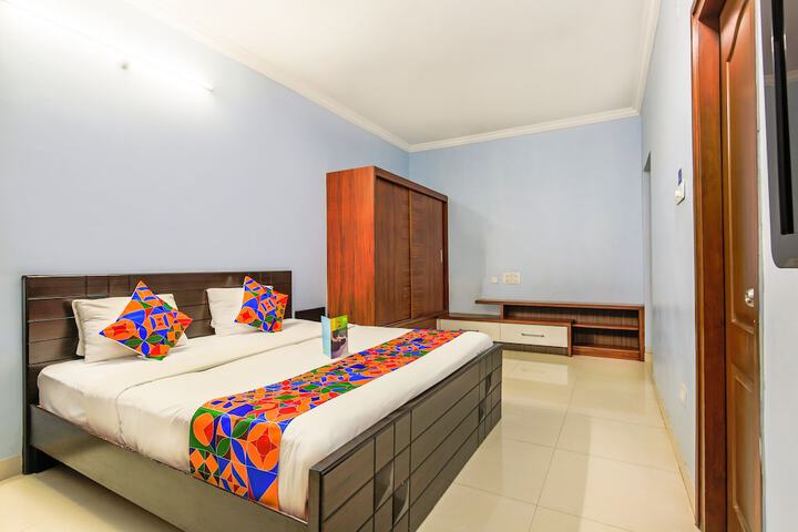 Room 4 of 10