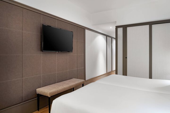 Room 13 of 68
