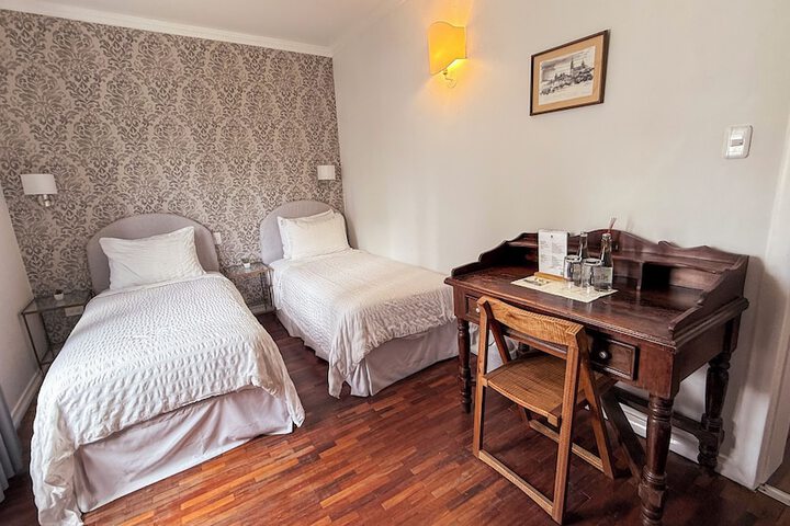 Room 6 of 25