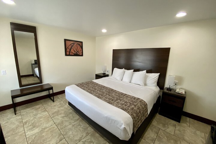 Room 6 of 35