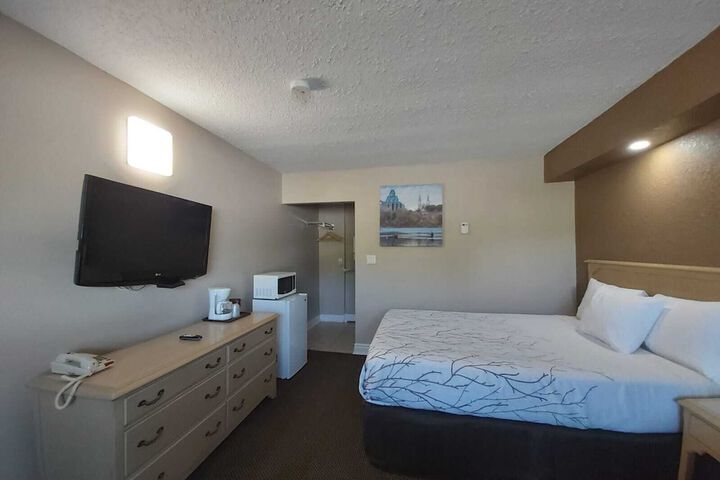 Room 14 of 32
