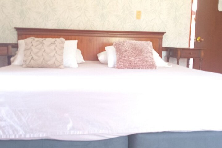 Room 6 of 89