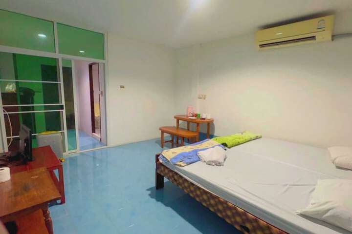 Room 12 of 17