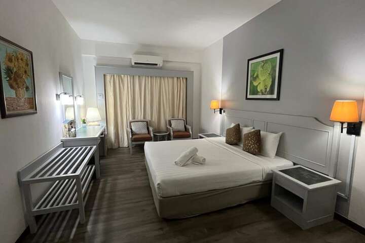 Room 150 of 650