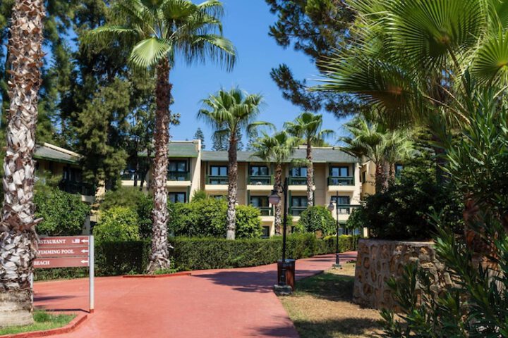 Hotel Exterior 527 of 552