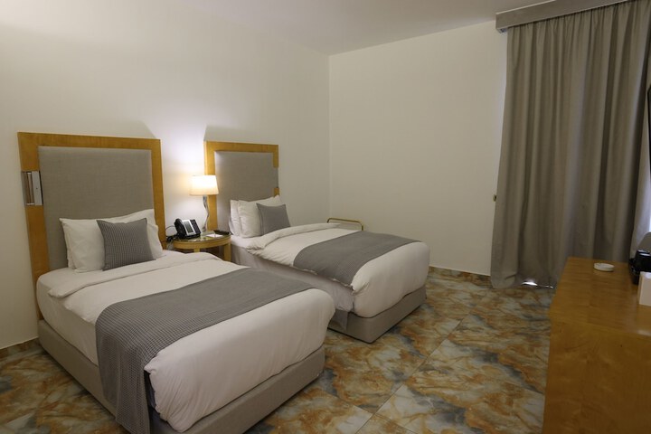 Room 18 of 87