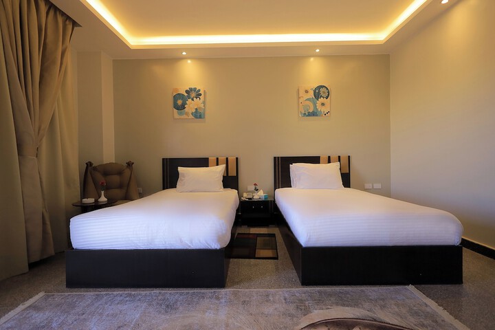 Room 14 of 37