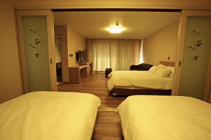 Room 10 of 46