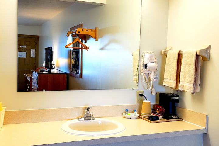 Bathroom sink