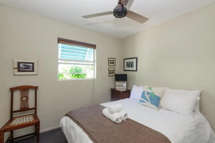 Room 4 of 10