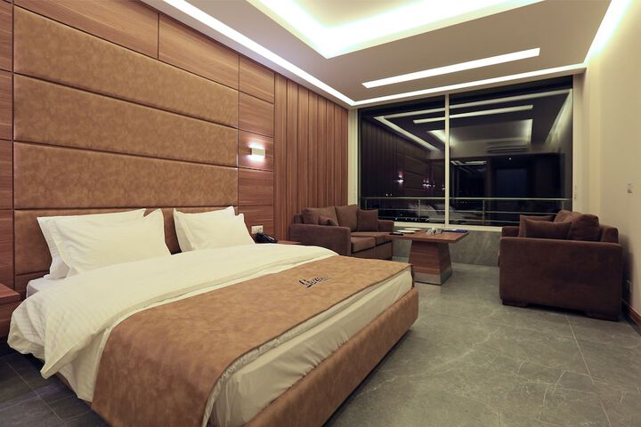 Room 5 of 105