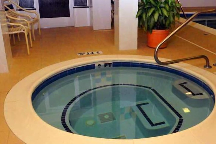 Indoor spa tub