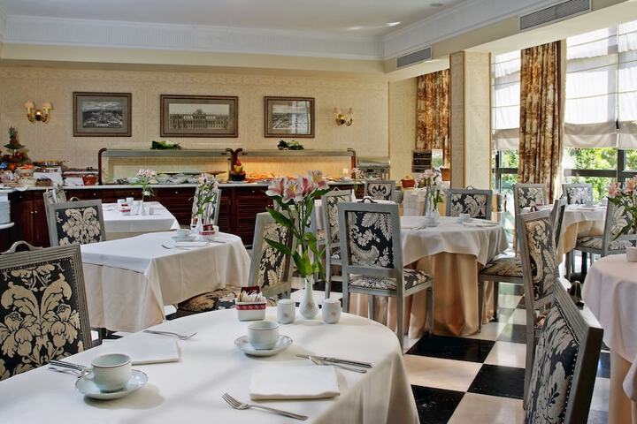Breakfast/Coffee Service 14 of 25