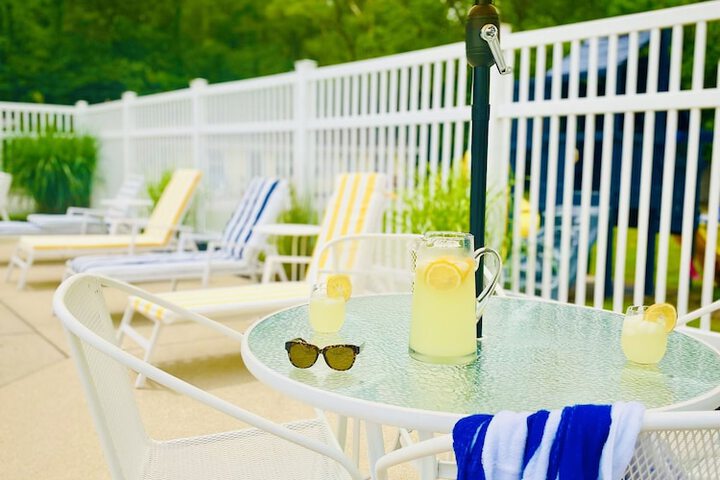 Pool Hotel