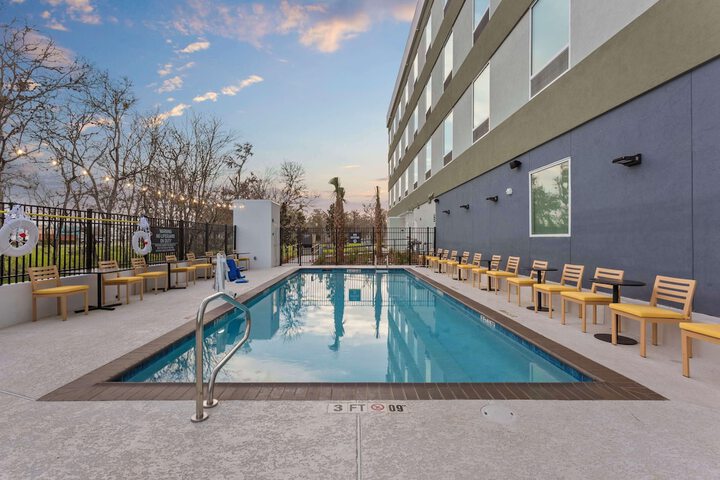 Pool 12 of 17