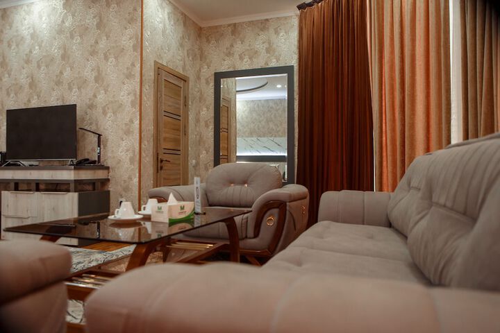 Lounge 62 of 95