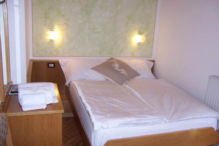 Room 16 of 53